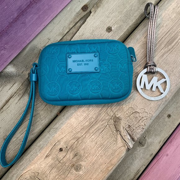 Michael Kors wristlet + MK bag charm - Picture 3 of 7